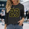 ブラックとイエローのカレッジスポーツスタイルの23番。 長袖Tシャツ 彼女への贈り物