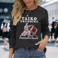 レトロなアンティーク調の太鼓の名言。太鼓のドラマー向け。 長袖Tシャツ 彼女への贈り物