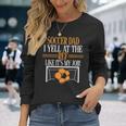 審判に自分の仕事みたいに怒鳴るよ。サッカーパパ。 長袖tシャツ 長袖Tシャツ 彼女への贈り物