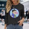 耳付きニットキャップを被った青年 河童の子を抱きながらガムを膨らます 長袖Tシャツ 彼女への贈り物
