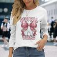 Dentalibes 歯 ピンク ヒョウ柄 弓 歯科医 長袖Tシャツ 彼女への贈り物