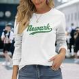 ニューアークオハイオ州ヴィンテージスポーツグラフィック。 長袖Tシャツ 彼女への贈り物