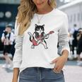 ベースギターを弾く 面白い ロック猫 バンド ミュージシャン ベーシスト 動物 長袖Tシャツ 彼女への贈り物
