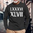8647 ローマ数字 抗議ヴィンテージアンティーク調 Lxxxvi Xlvii 長袖Tシャツ 高齢者への贈り物