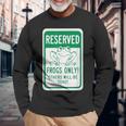 Frogs OnlyOthers Will Be Toad- Frog Pun 長袖Tシャツ 高齢者への贈り物