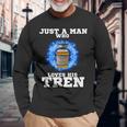 Just A Man Who Loves His Tren 長袖Tシャツ 高齢者への贈り物