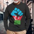 アゼルバイジャン 国旗 アゼルバイジャン ルーツ 手拳 パワー アゼルバイジャン 長袖Tシャツ 高齢者への贈り物
