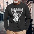 ギター付きロックンロール牛 長袖Tシャツ 高齢者への贈り物