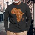 クールなアフリカの地図布、伝統的なアフリカのケンテ布。 長袖Tシャツ 高齢者への贈り物