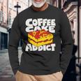 コーヒーケーキ好きのレトロなグラフィック。 長袖Tシャツ 高齢者への贈り物