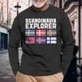 スカンジナビア エクスプローラー フラグ スウェーデン ノルウェー アイスランド 長袖Tシャツ 高齢者への贈り物