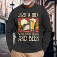タコスとビールを飲む食品愛好家が大好きな男 長袖Tシャツ 高齢者への贈り物