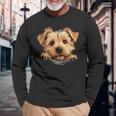 ノーフォークテリア 犬 ママ パパ 覗き見 子犬 長袖Tシャツ 高齢者への贈り物