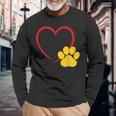 ハートと猫の足跡 – ミニマルな猫愛アート 長袖Tシャツ 高齢者への贈り物