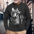 マイクで歌う猫 猫歌手 長袖Tシャツ 高齢者への贈り物