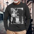 モハメド・アリとケニー・ベイカーのファイトシーンバラエティ番組1979 長袖Tシャツ 高齢者への贈り物