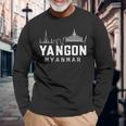 ヤンゴン ミャンマー 長袖Tシャツ 高齢者への贈り物