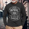 ヴィンテージ60歳の誕生日レジェンドは1966年4月に誕生しました。 長袖tシャツ 長袖Tシャツ 高齢者への贈り物