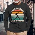 ヴィンテージソフトボール I Just Freaking Love ソフトボール愛好家 長袖Tシャツ 高齢者への贈り物