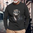 灰色のオオカミ 川を渡る オオカミ 野生動物 長袖Tシャツ 高齢者への贈り物