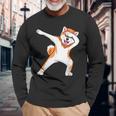 秋田 犬 踊る 面白い 長袖Tシャツ 高齢者への贈り物