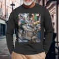 面白い猫が市場で魚を盗む猫好きの楽しみ。 長袖Tシャツ 高齢者への贈り物