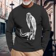 黒い線画 鷹 鳥獣戯画 長袖Tシャツ 高齢者への贈り物