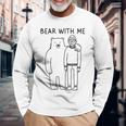Bear With Me – 面白いミニマリストアニマルしゃれ 長袖Tシャツ 高齢者への贈り物
