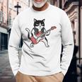 ベースギターを弾く 面白い ロック猫 バンド ミュージシャン ベーシスト 動物 長袖Tシャツ 高齢者への贈り物