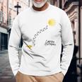 ポルトガルの道の痕跡、カミーノ・デ・サンティアゴ 長袖Tシャツ 高齢者への贈り物