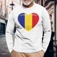 ルーマニアハートルーマニア国旗 長袖Tシャツ 高齢者への贈り物