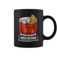 クラシックなネグローニカクテルイラスト、オレンジスライス。 コーヒーマグ