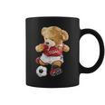 サッカーをするかわいいテディベア。 コーヒーマグ