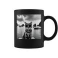 ベトナムのハロン湾でサングラスをかけた猫 コーヒーマグ