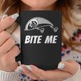 Bite Me フィッシングルアー グラフィックイメージ スカル フィッシュ スケルトン メンズ コーヒーマグ 面白い贈り物