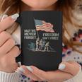 May We Never Forget Freedom Isnt Free アメリカ国旗 ベテラン コーヒーマグ 面白い贈り物