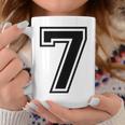 7歳の誕生日おめでとうのツインデーのためのナンバー7ジャージ。 コーヒーマグ 面白い贈り物