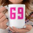 ピンク色背番号 69 チーム短大スポーツピンク色背番号付きユニフォーム コーヒーマグ 面白い贈り物
