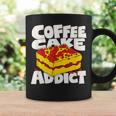 コーヒーケーキ好きのレトロなグラフィック。 コーヒーマグ ギフトのアイデア