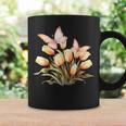 チューリップと蝶の花のデザイン。 コーヒーマグ ギフトのアイデア