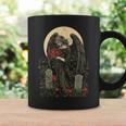 月の前でバラを持つゴシック調の天使 Goth コーヒーマグ ギフトのアイデア