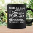 精神科医の外にバイクが停まっているのを見たことはありません 長袖tシャツ コーヒーマグ ギフトのアイデア
