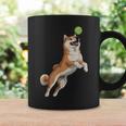 遊び心のある柴犬フェッチ追いかけテニスボール コーヒーマグ ギフトのアイデア
