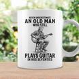 Never Underestimate An Old Man Who Who Guitar コーヒーマグ ギフトのアイデア