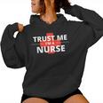 Trust Me Im A Nurseシャツは、すべての看護師、家族、友人に贈ることができます。 レディースパーカー