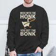 Mess With The Honk You Get The Bonk スウェットシャツ 高齢者への贈り物