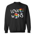Love Wins Raised Fist Lgbt Lgbtq プライド アウェアネス レインボー スウェットシャツ