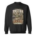 Worlds Best Fotter パティオ パトロール 裏庭 カワウソ しゃれ 誕生日 長袖tシャツ スウェットシャツ