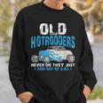 Old Hotrodders Never Die They Just Run Out Of Gas 米国車 ホットロッド スウェットシャツ 彼への贈り物