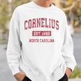 Cornelius North Carolina Nc ビンテージスポーツデザイン レッドデザイン スウェットシャツ 彼への贈り物